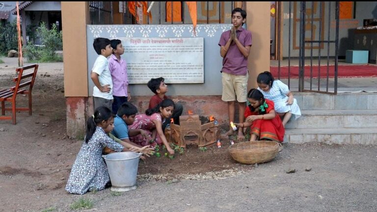 ‘इंद्रायणी’ मालिकेत इंदू आणि फंट्या गँगने सजवला दिवाळीचा किल्ला!