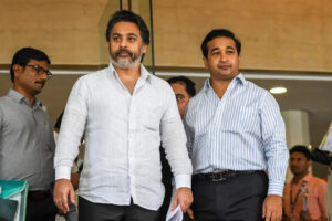 अरे बापरे ; एक सल्ला , एक रिप्लाय आणि पोस्टच डिलीट ; राणे बंधूंमध्ये चाललंय काय ??