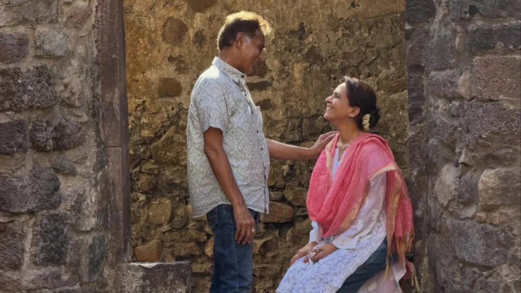 मराठी मनोरंजन विश्वातील लोकप्रिय जोडपे ऐश्वर्या नारकर आणि अविनाश नारकर यांनी त्यांच्या नव्या पारंपरिक फोटोशूटने चाहत्यांचे लक्ष वेधून घेतले आहे